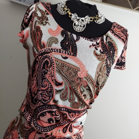 White dress with pink paisley print - Picture 9 of 10